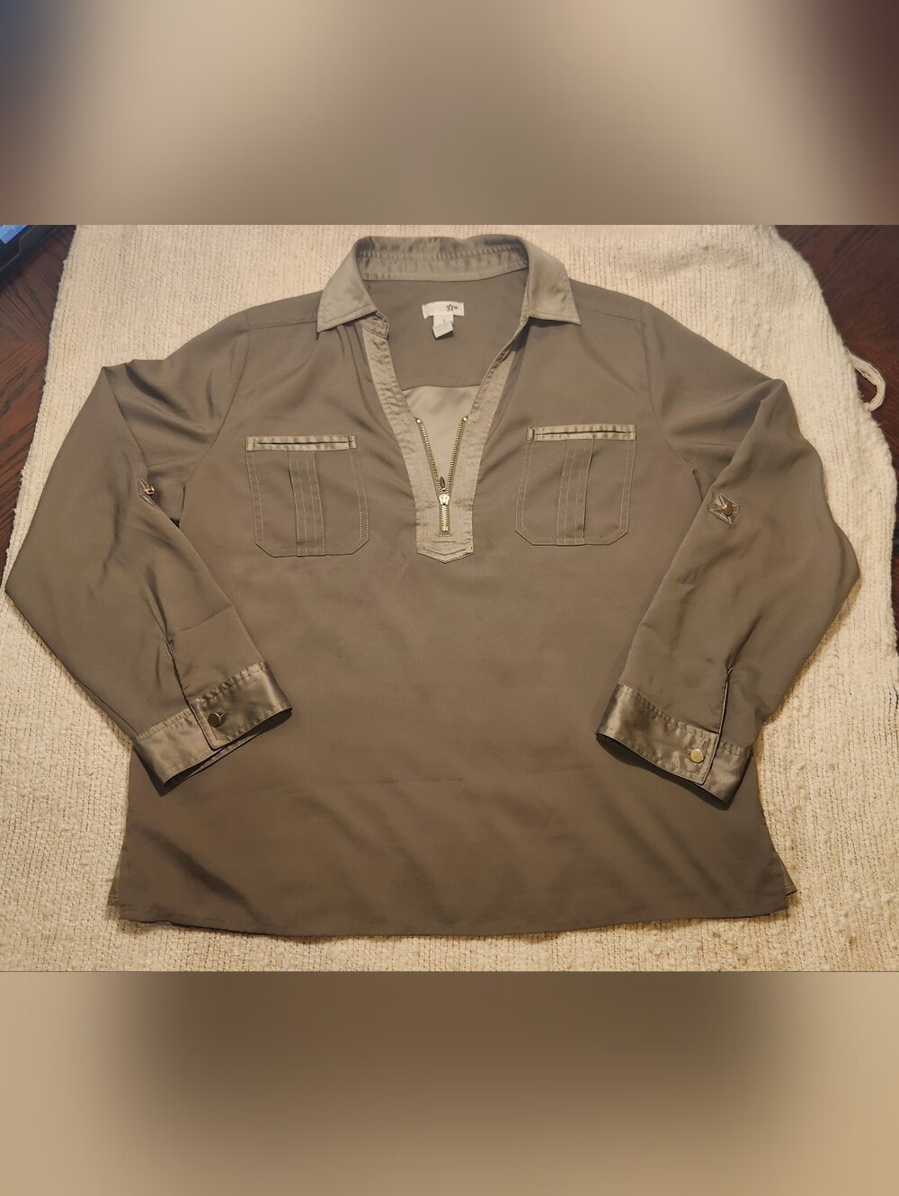 Chico's Long-sleeve Partial-Zip Pullover Blouse In Sage. Size: Chico's 1